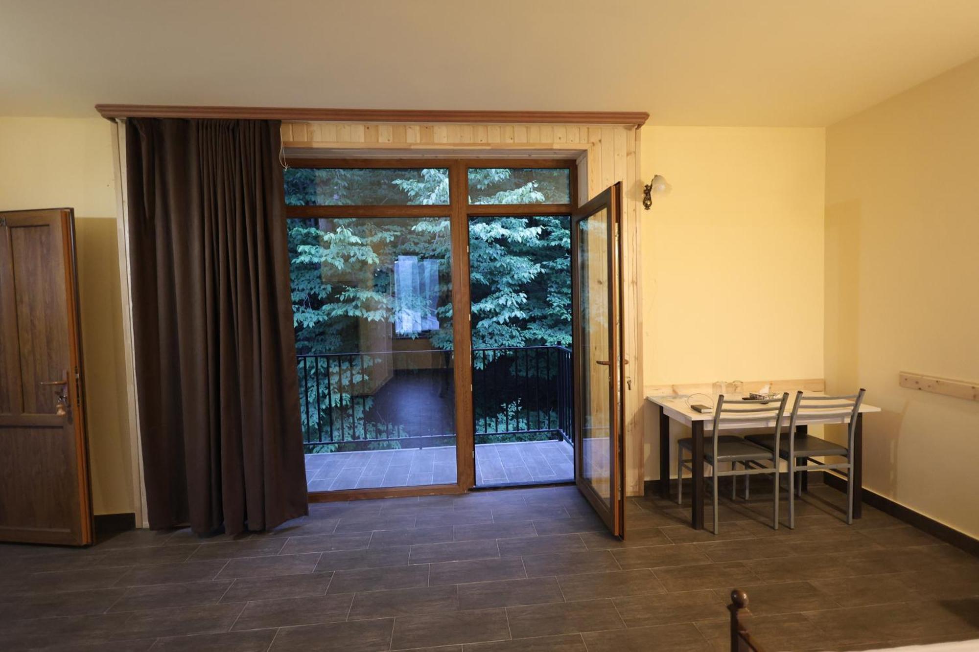 Yeghevnut Hotel ゴリス エクステリア 写真