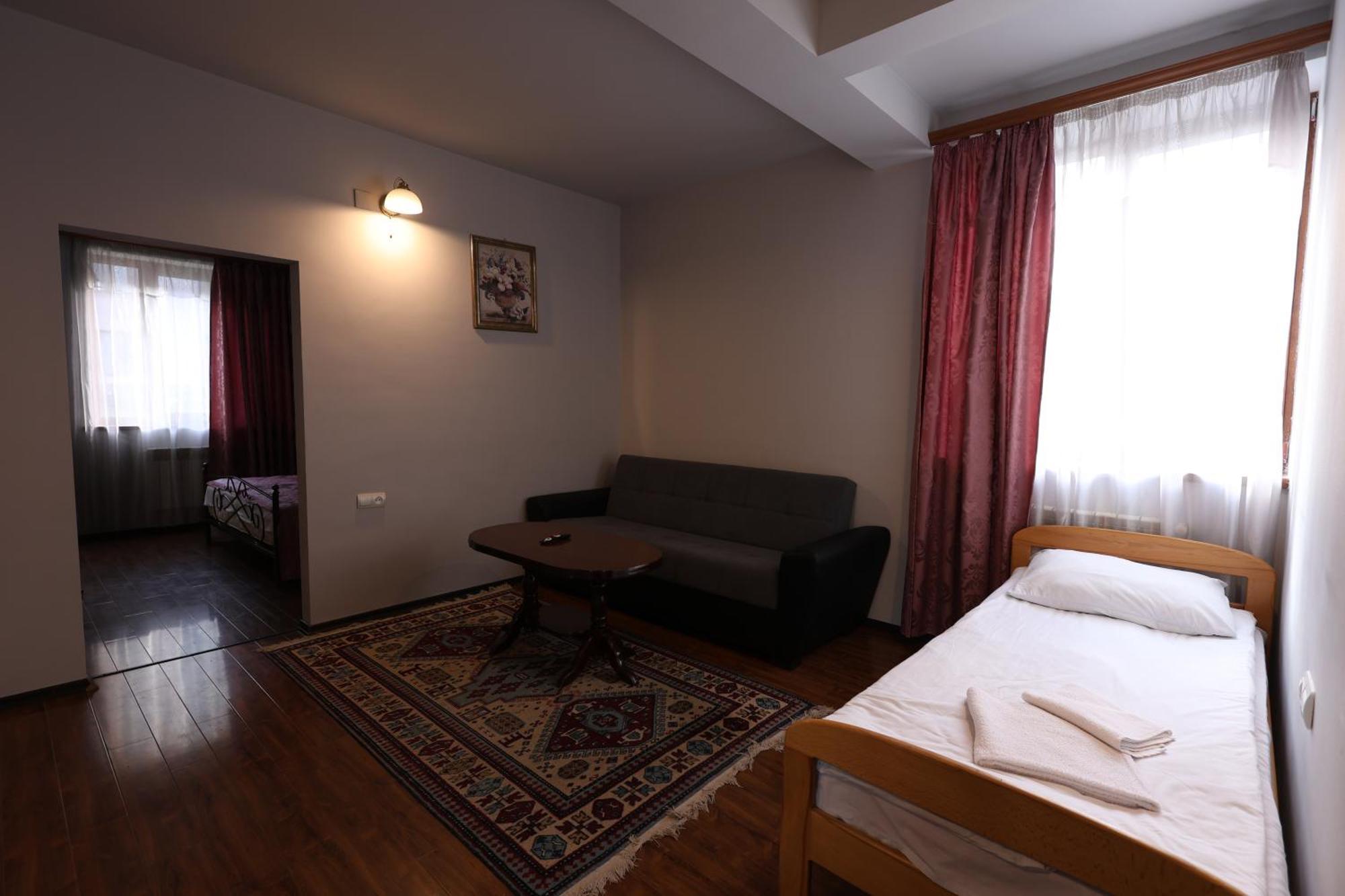 Yeghevnut Hotel ゴリス エクステリア 写真