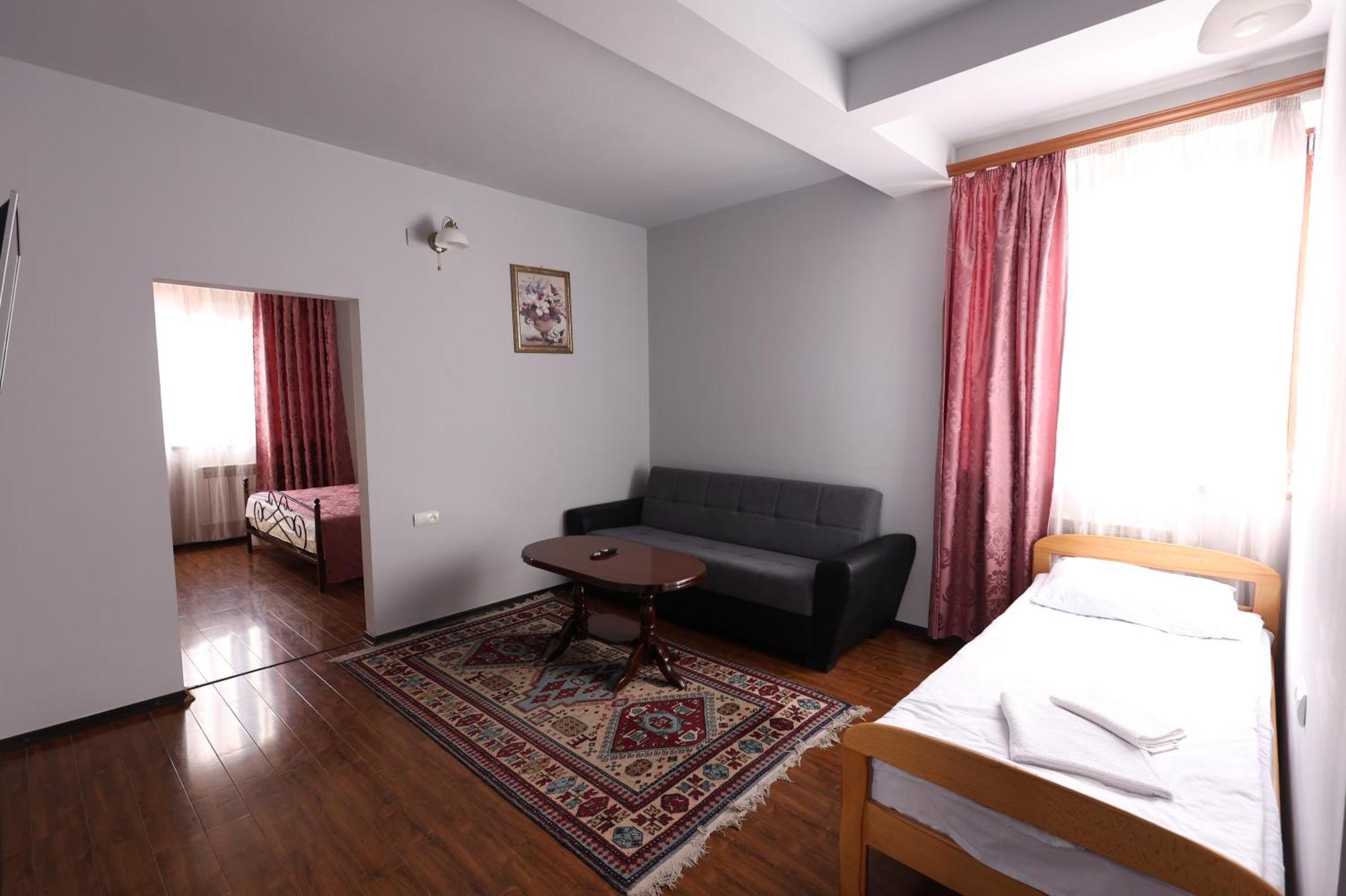 Yeghevnut Hotel ゴリス エクステリア 写真